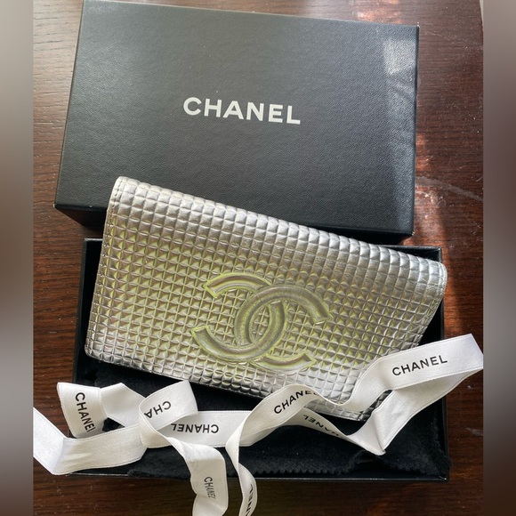CHANEL Handbags - CHANEL Matelasse Chocolate Bar Rare Metallic Zip Around Wallet or Clutch